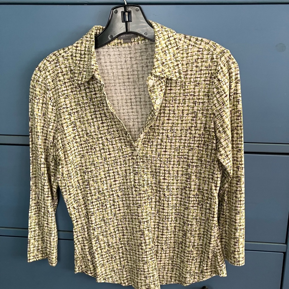 Ann Taylor Green and Cream Patterned Top